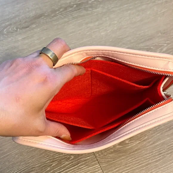 GLOSSIER PINK CANVAS MAKEUP BAG - Picture 4 of 5